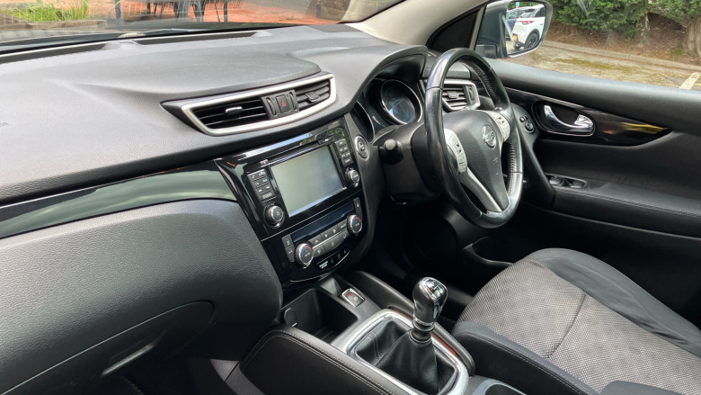Nissan Qashqai 1.2 DiG-T Acenta Premium 5dr Petrol Hatchback